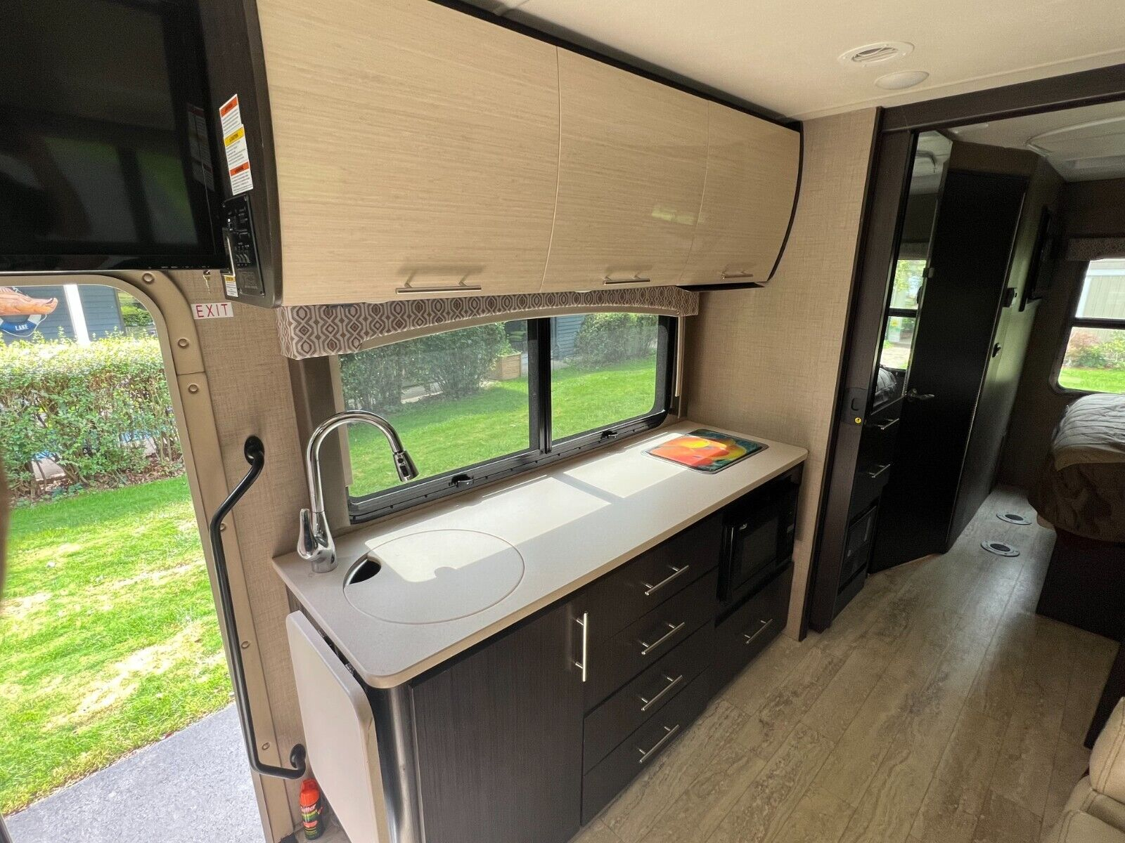 2018 Thor Motor Coach Vegas 25.3 - Image 8