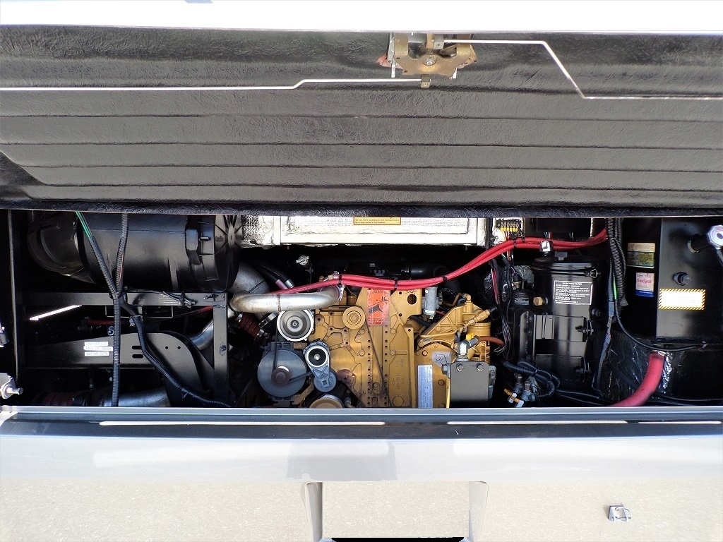 2005 Country Coach Allure 470 Series Mckenzie Bridge - Image 29