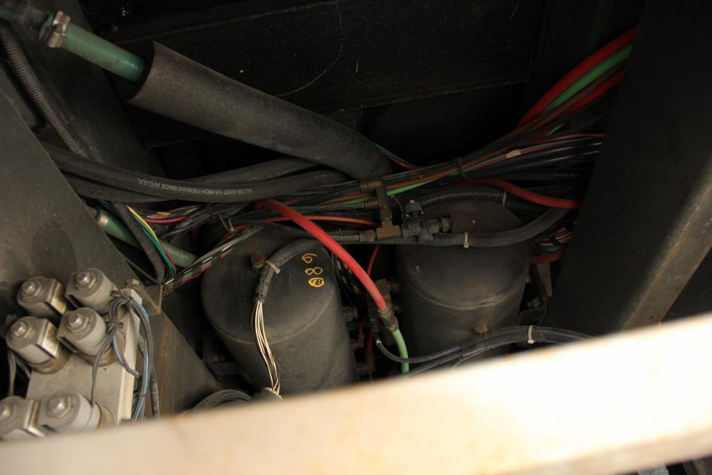 2004 Country Coach Intrigue Suite Escape - Image 10