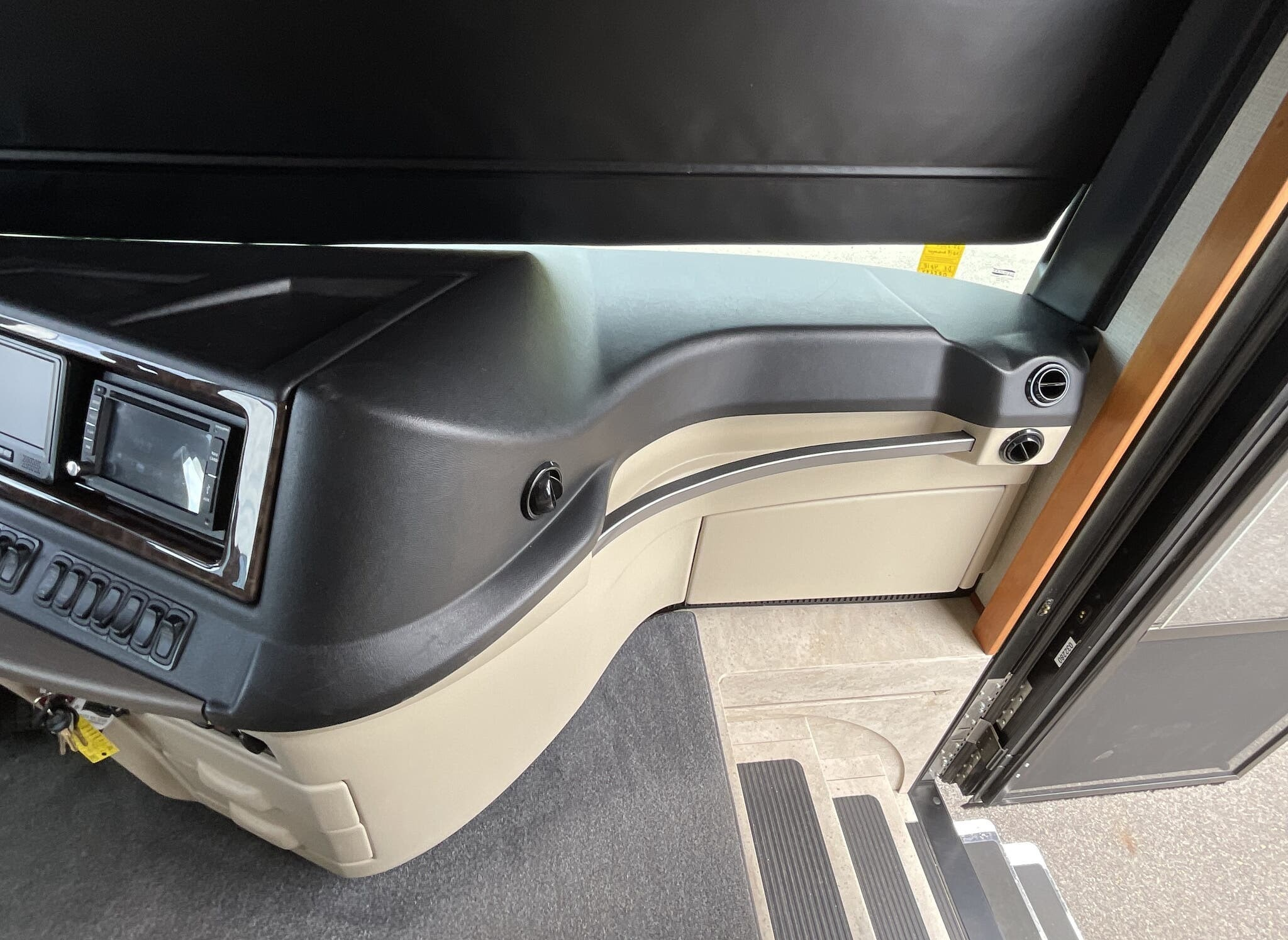 2019 Newmar Dutch Star 4018 - Image 29