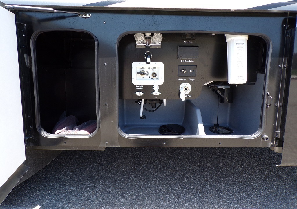 2019 Fleetwood Bounder 35K - Image 27