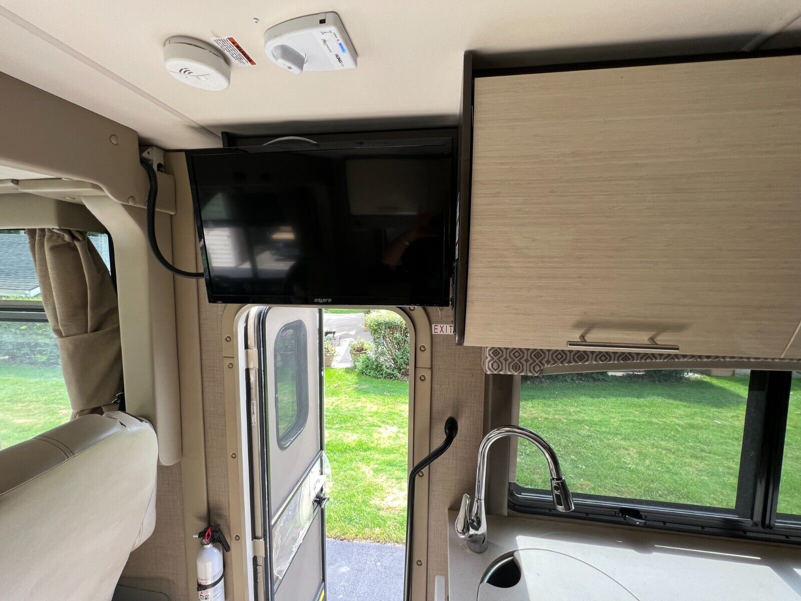 2018 Thor Motor Coach Vegas 25.3 - Image 10