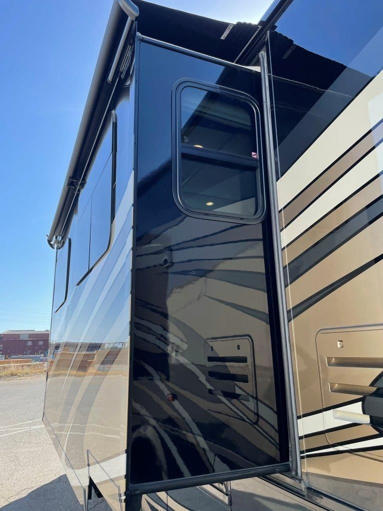 2016 Newmar Canyon Star 3911 - Image 32