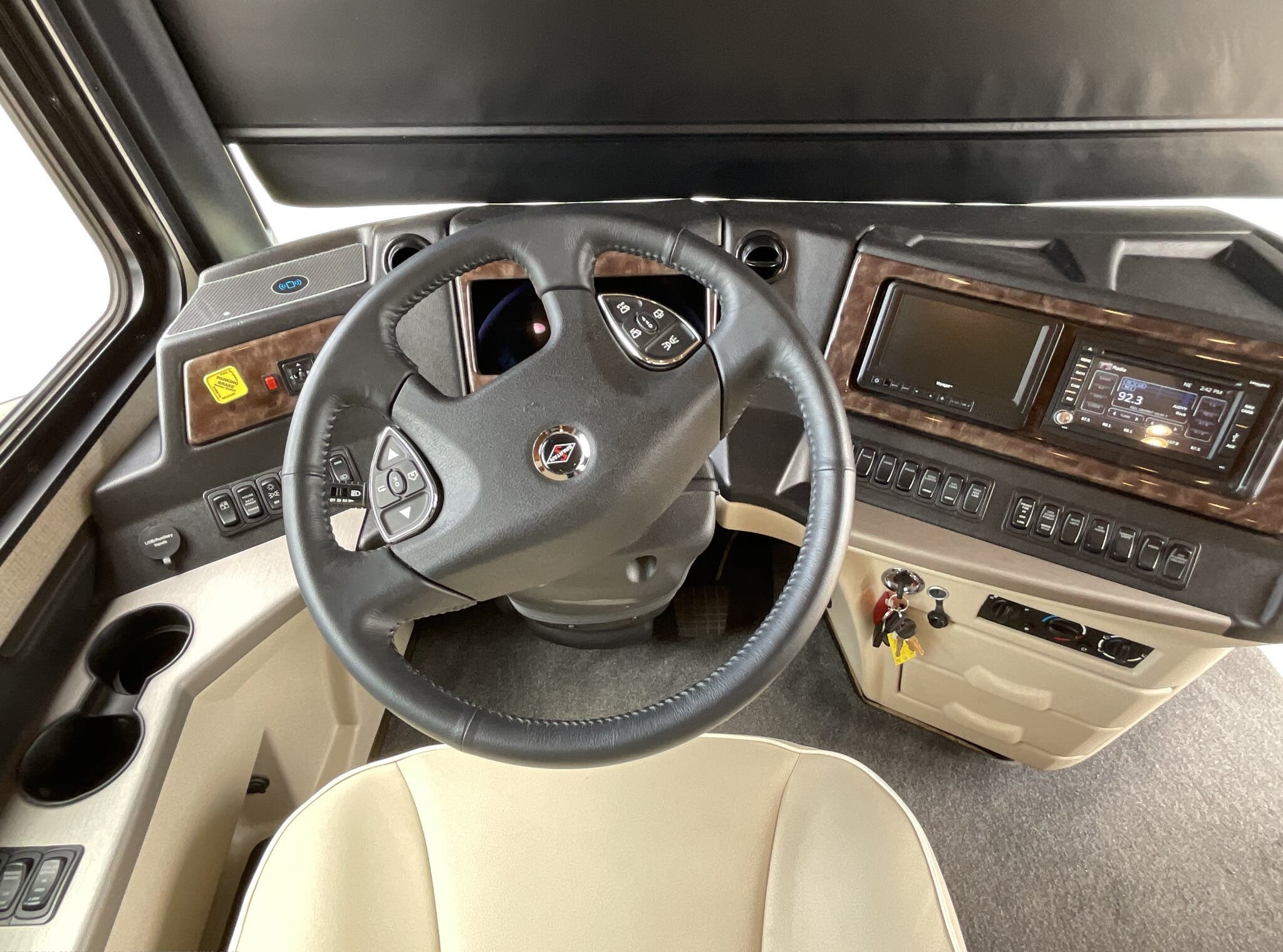 2019 Newmar Dutch Star 4018 - Image 31