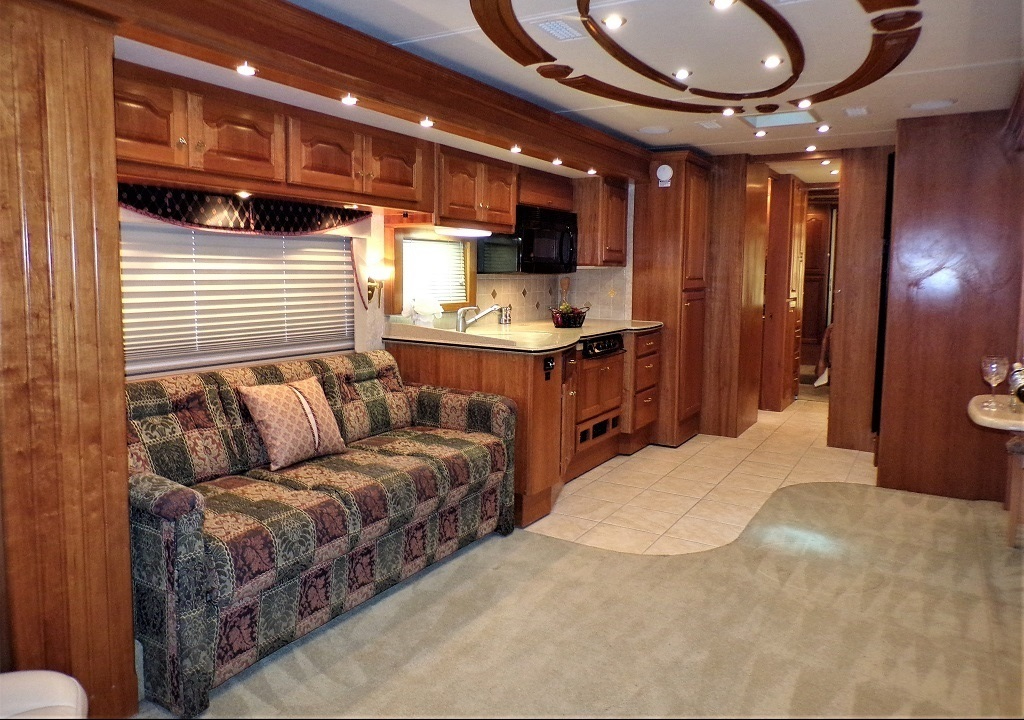 2005 Country Coach Allure 470 Series Mckenzie Bridge - Image 32
