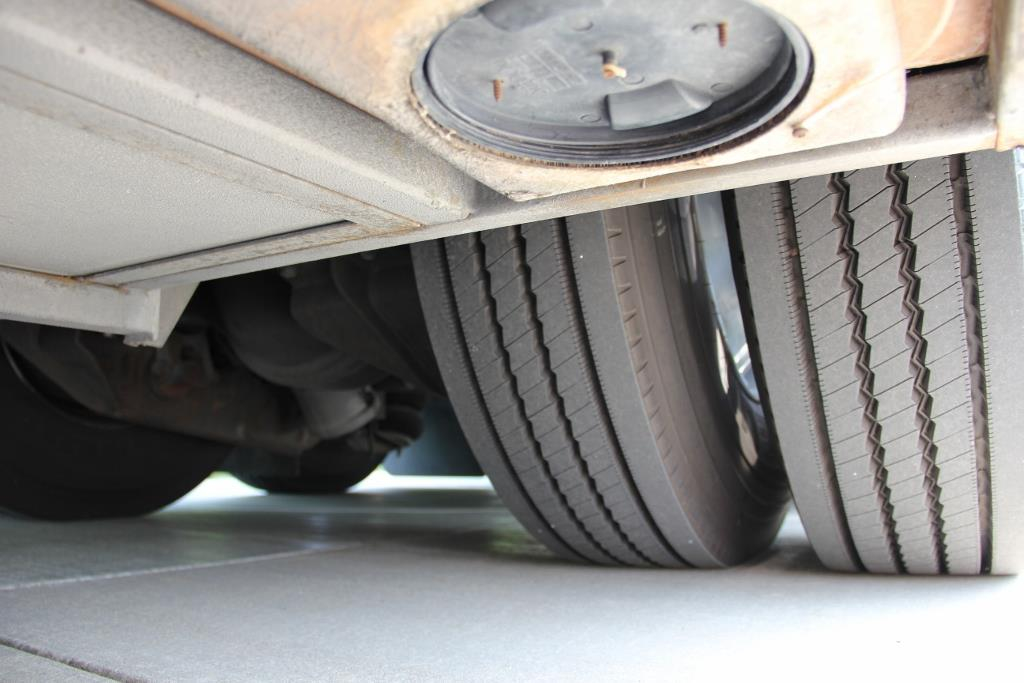 2004 Country Coach Intrigue Suite Escape - Image 13