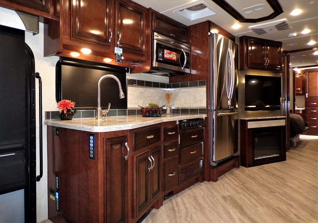 2019 Fleetwood Bounder 35K - Image 30