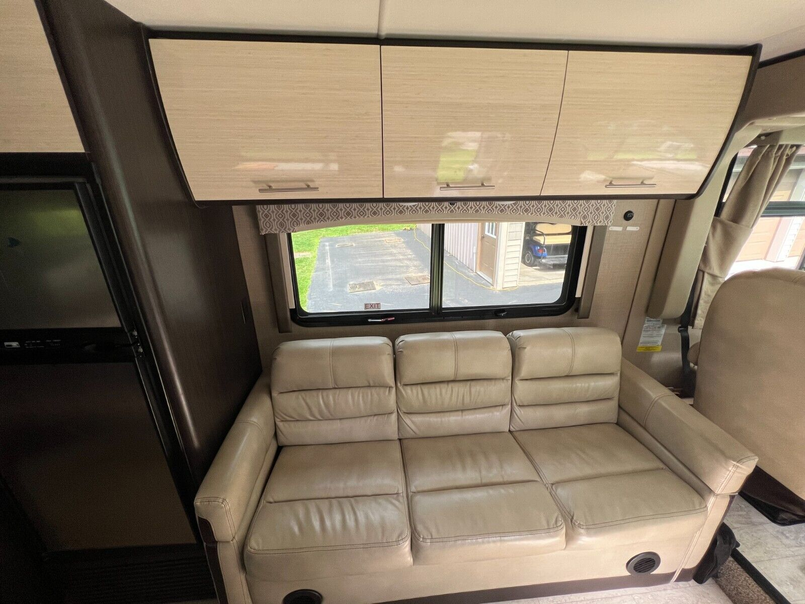 2018 Thor Motor Coach Vegas 25.3 - Image 13