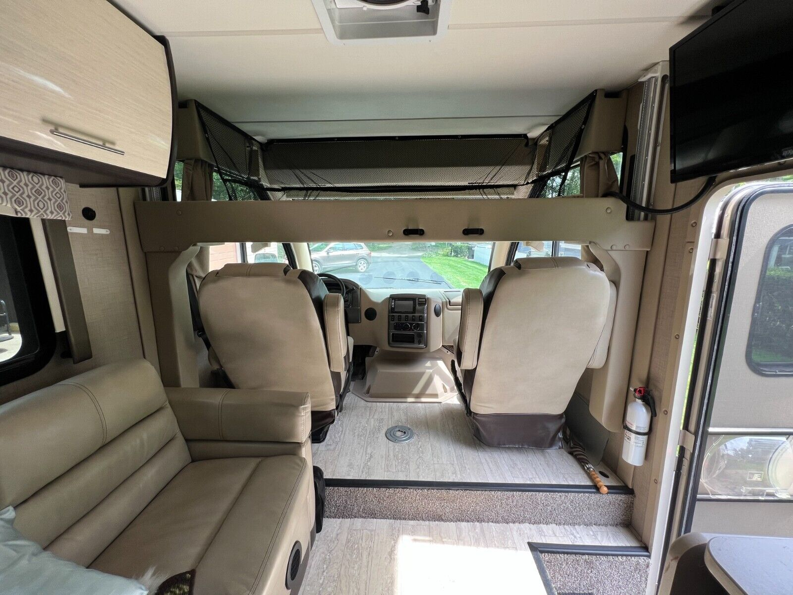 2018 Thor Motor Coach Vegas 25.3 - Image 14