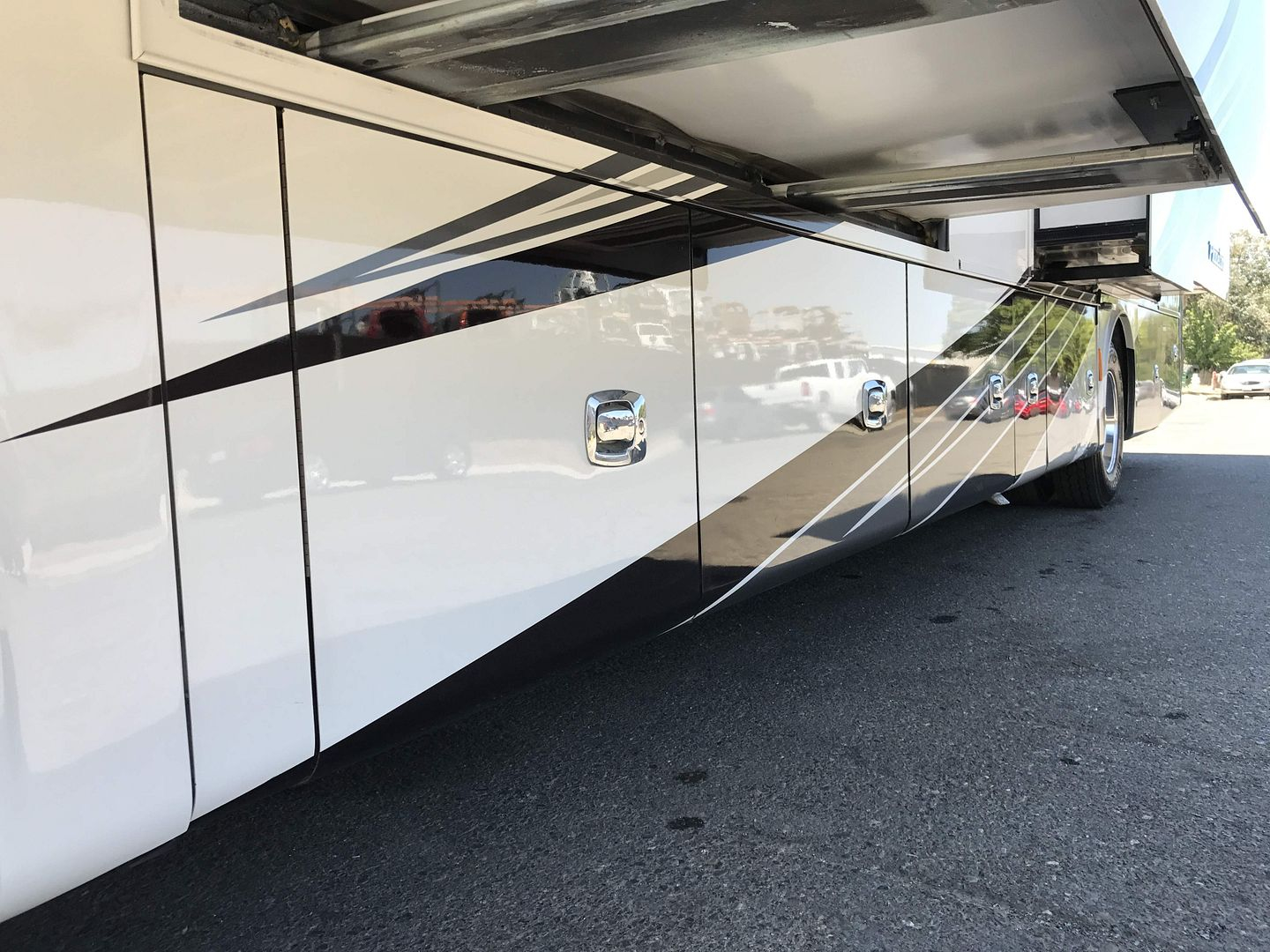 2016 Tiffin Phaeton 40AH - Image 36