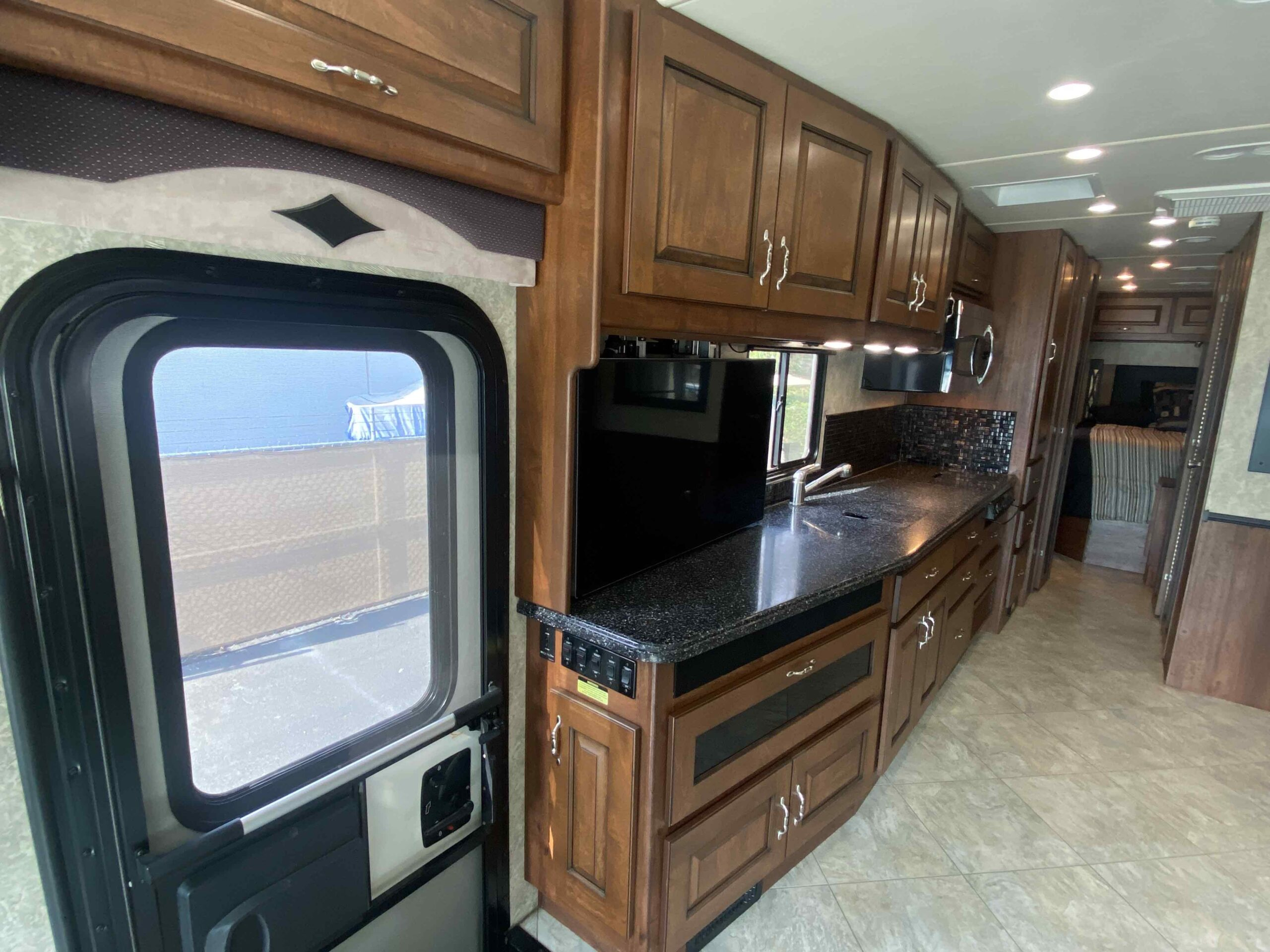 2013 Fleetwood Excursion 33A - Image 35