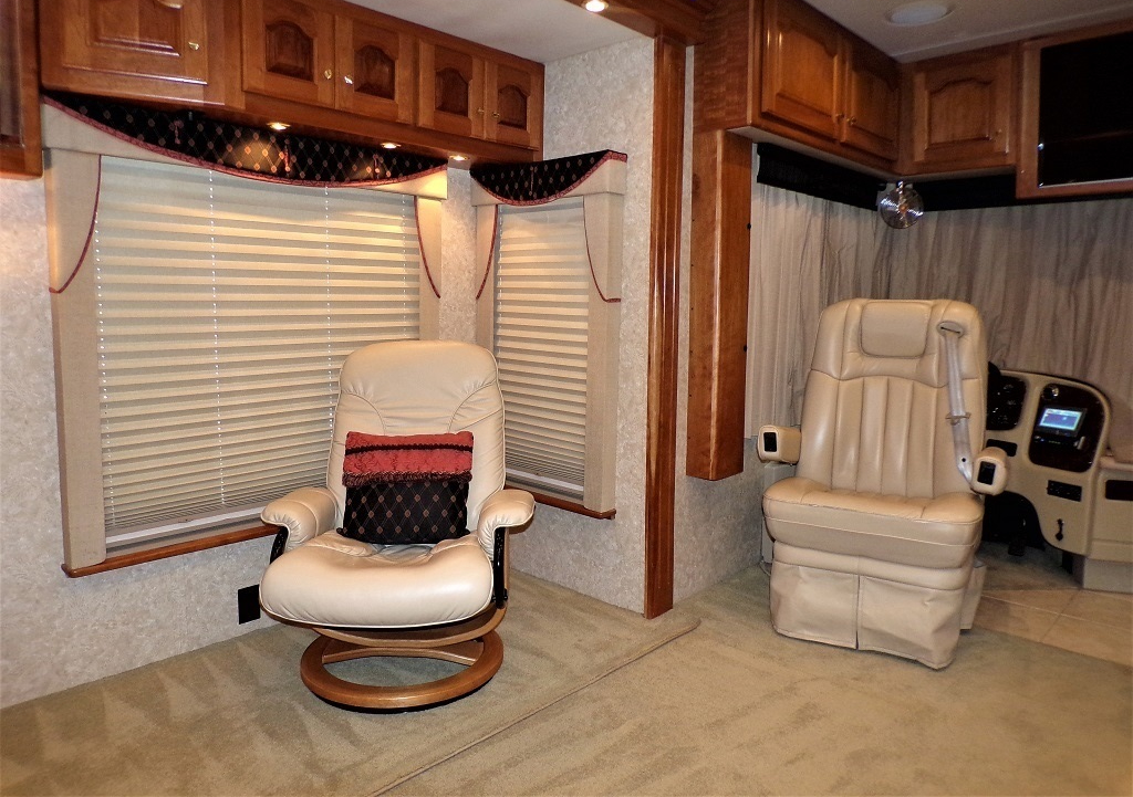 2005 Country Coach Allure 470 Series Mckenzie Bridge - Image 34