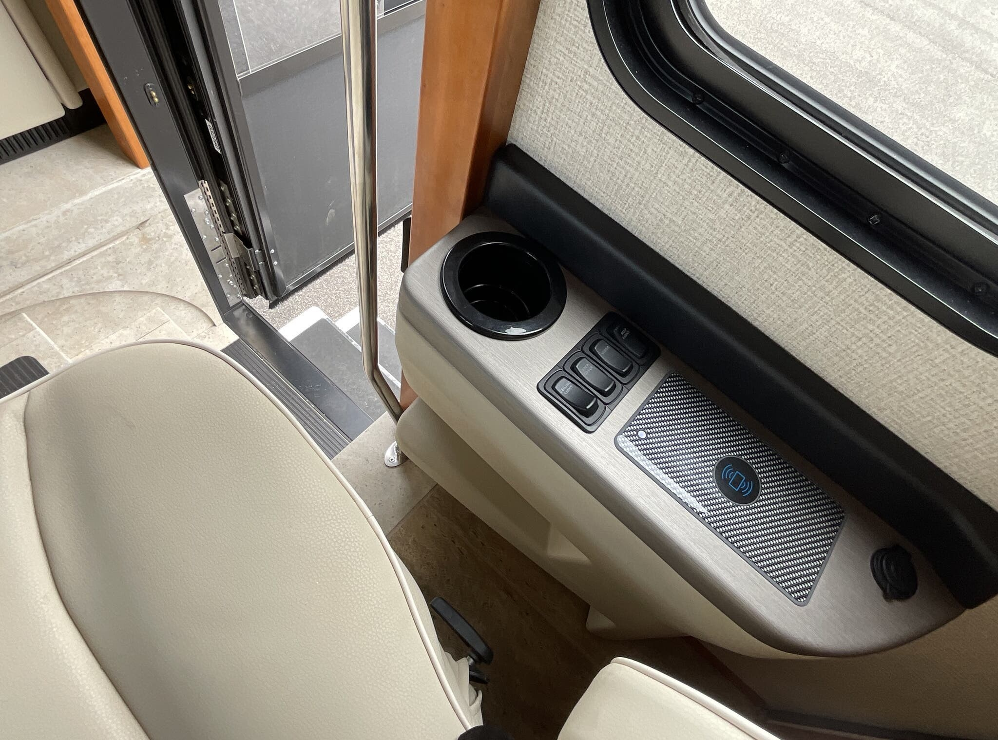 2019 Newmar Dutch Star 4018 - Image 34