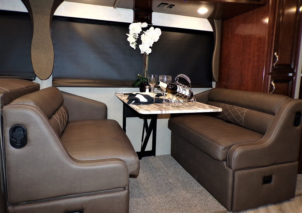 2019 Fleetwood Bounder 35K - Image 32