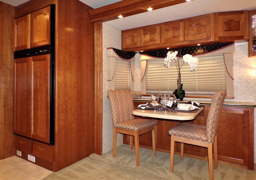 2005 Country Coach Allure 470 Series Mckenzie Bridge - Image 35
