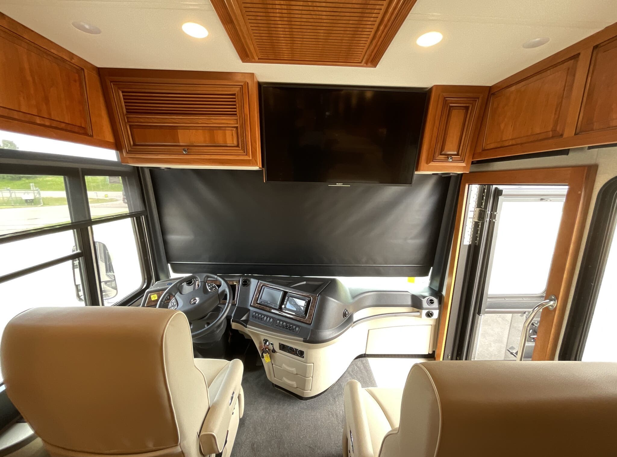 2019 Newmar Dutch Star 4018 - Image 35