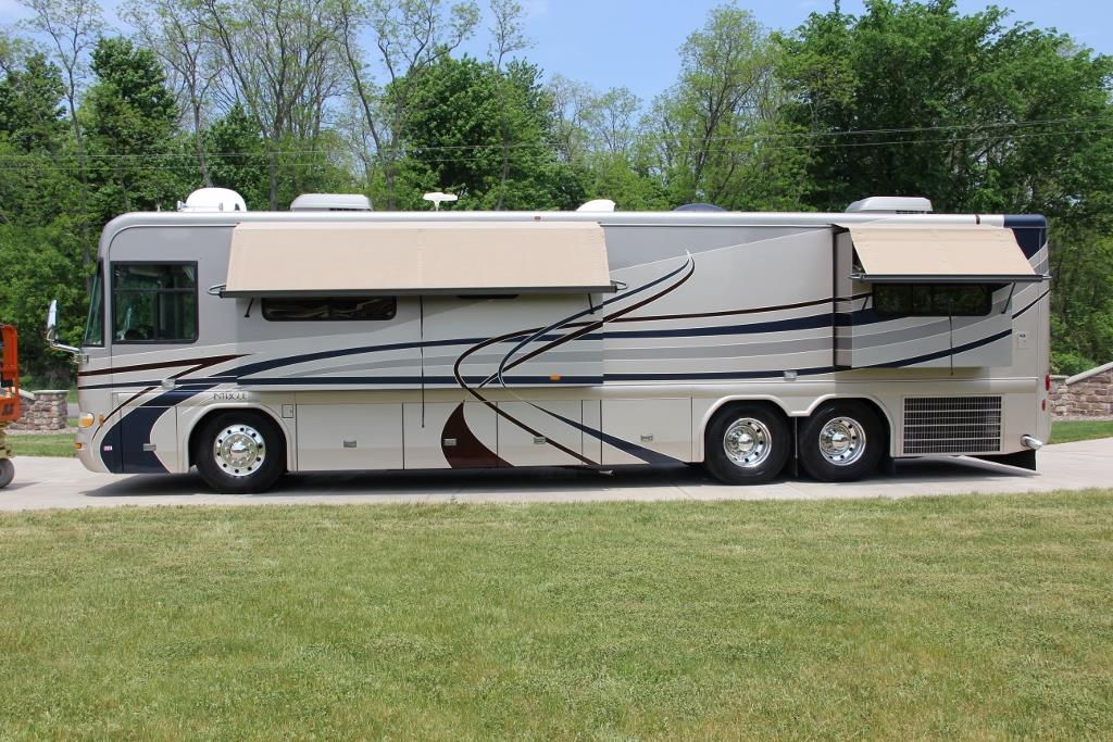 2004 Country Coach Intrigue Suite Escape - Image 4