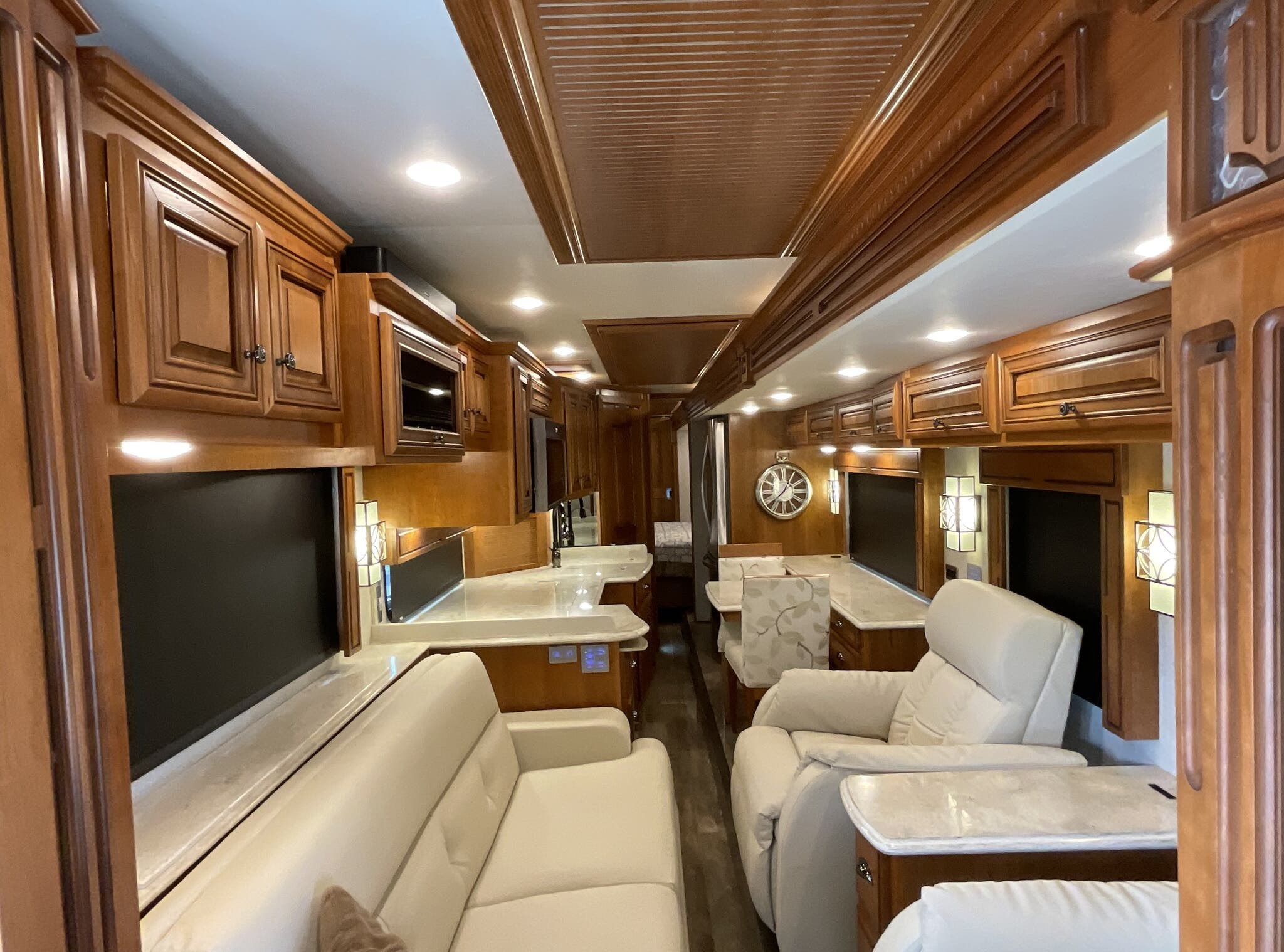 2019 Newmar Dutch Star 4018 - Image 36