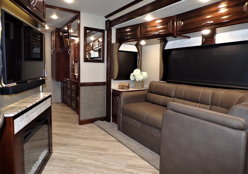 2019 Fleetwood Bounder 35K - Image 34