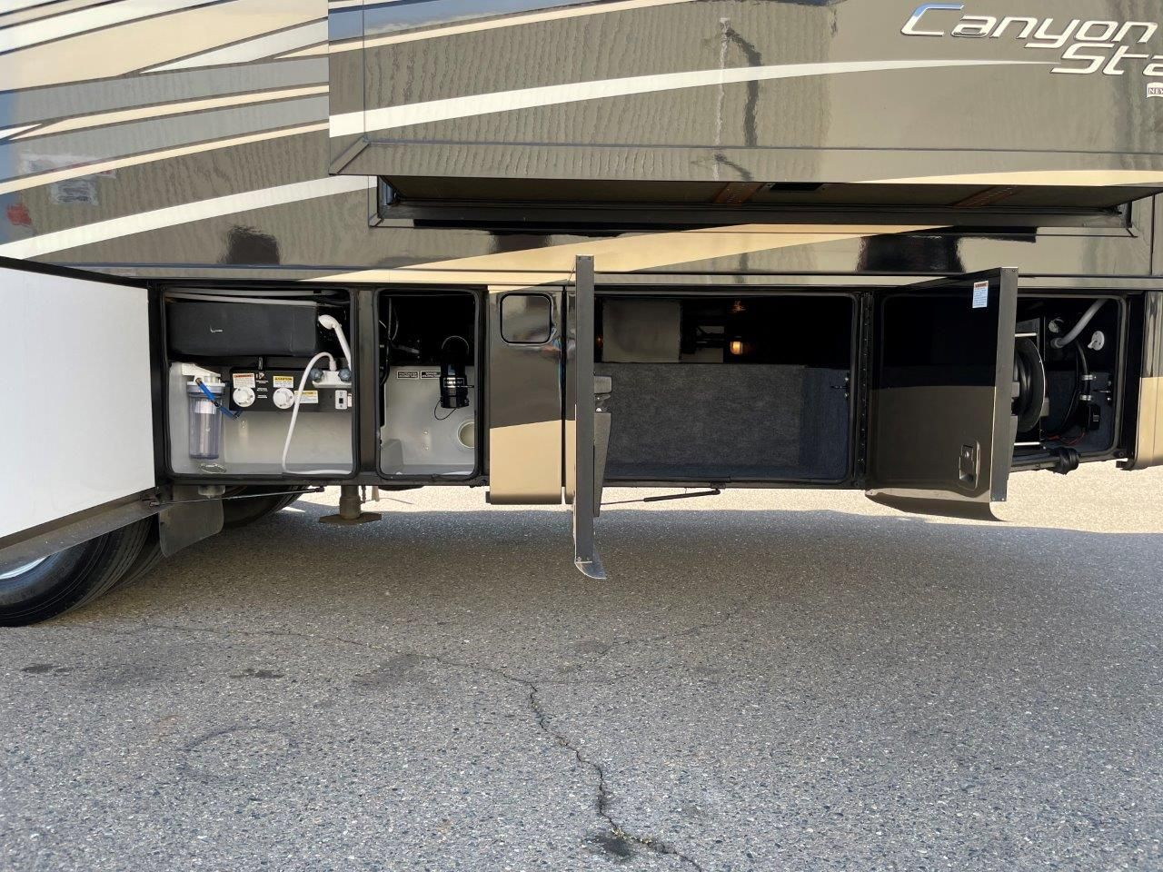 2016 Newmar Canyon Star 3911 - Image 38