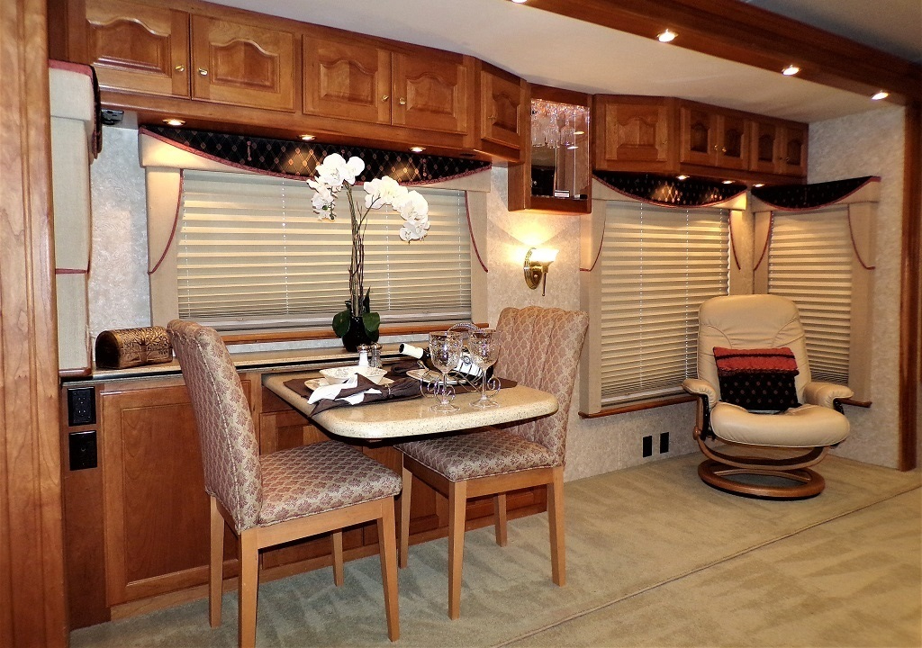 2005 Country Coach Allure 470 Series Mckenzie Bridge - Image 37