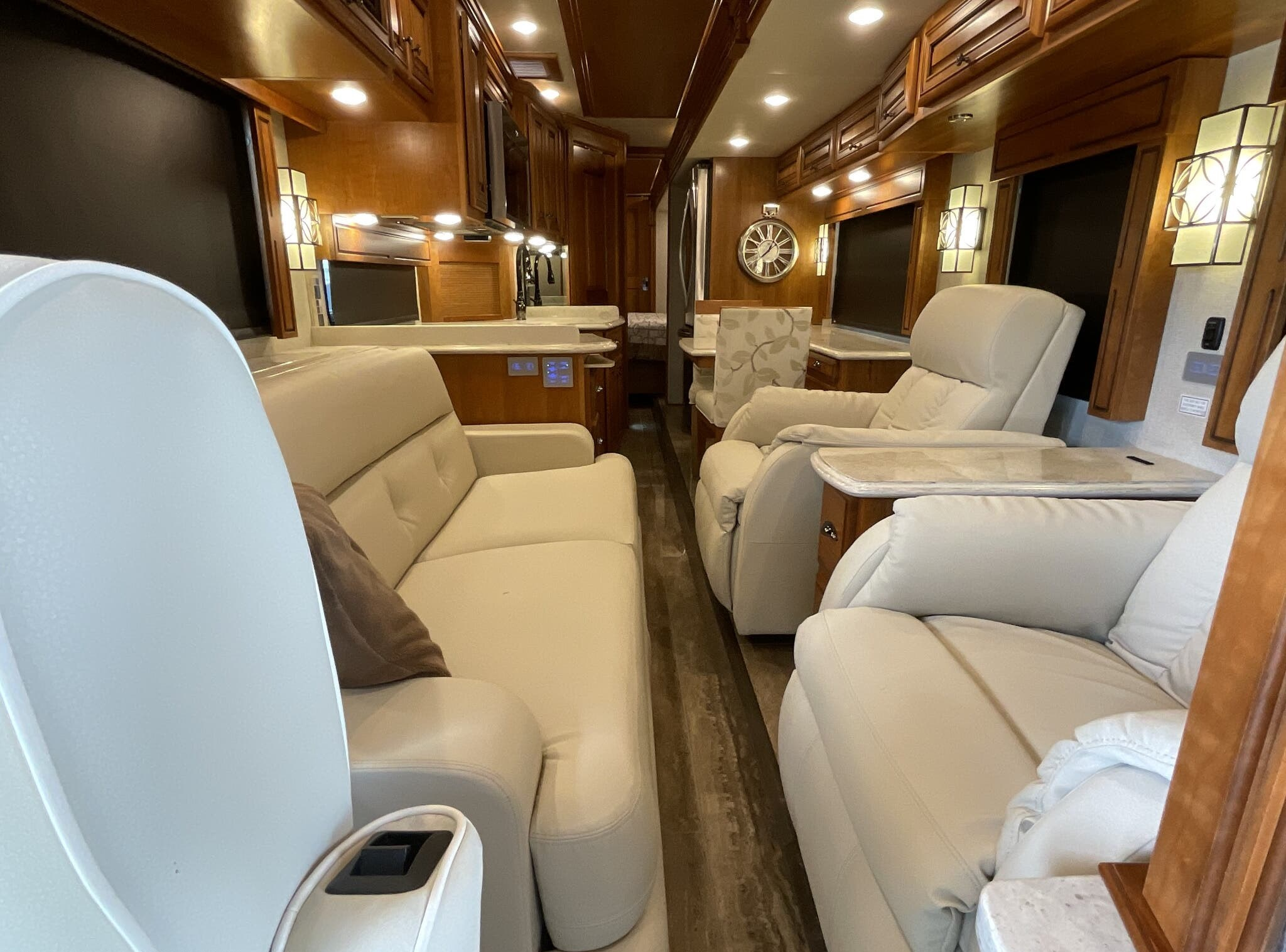 2019 Newmar Dutch Star 4018 - Image 37