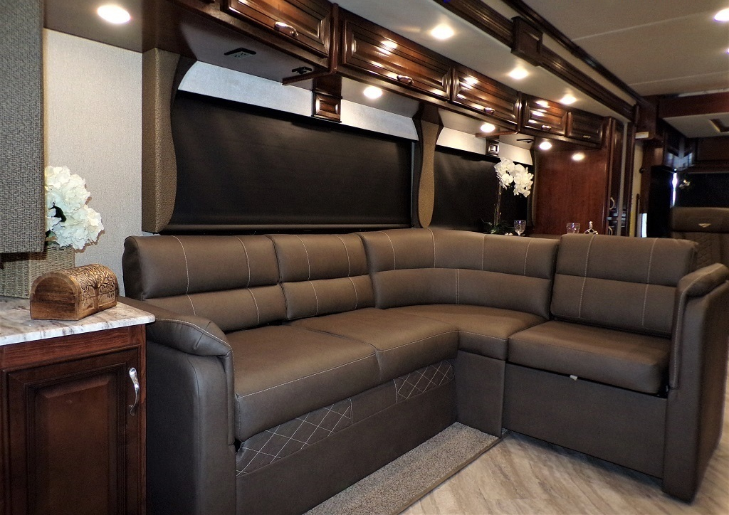 2019 Fleetwood Bounder 35K - Image 35