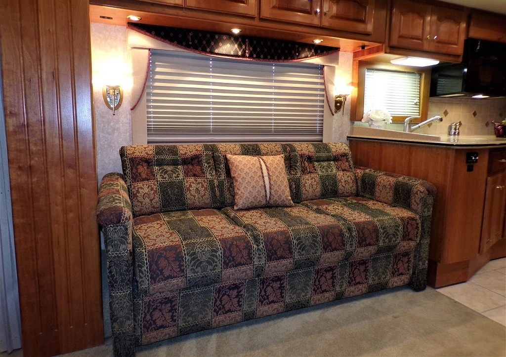 2005 Country Coach Allure 470 Series Mckenzie Bridge - Image 38