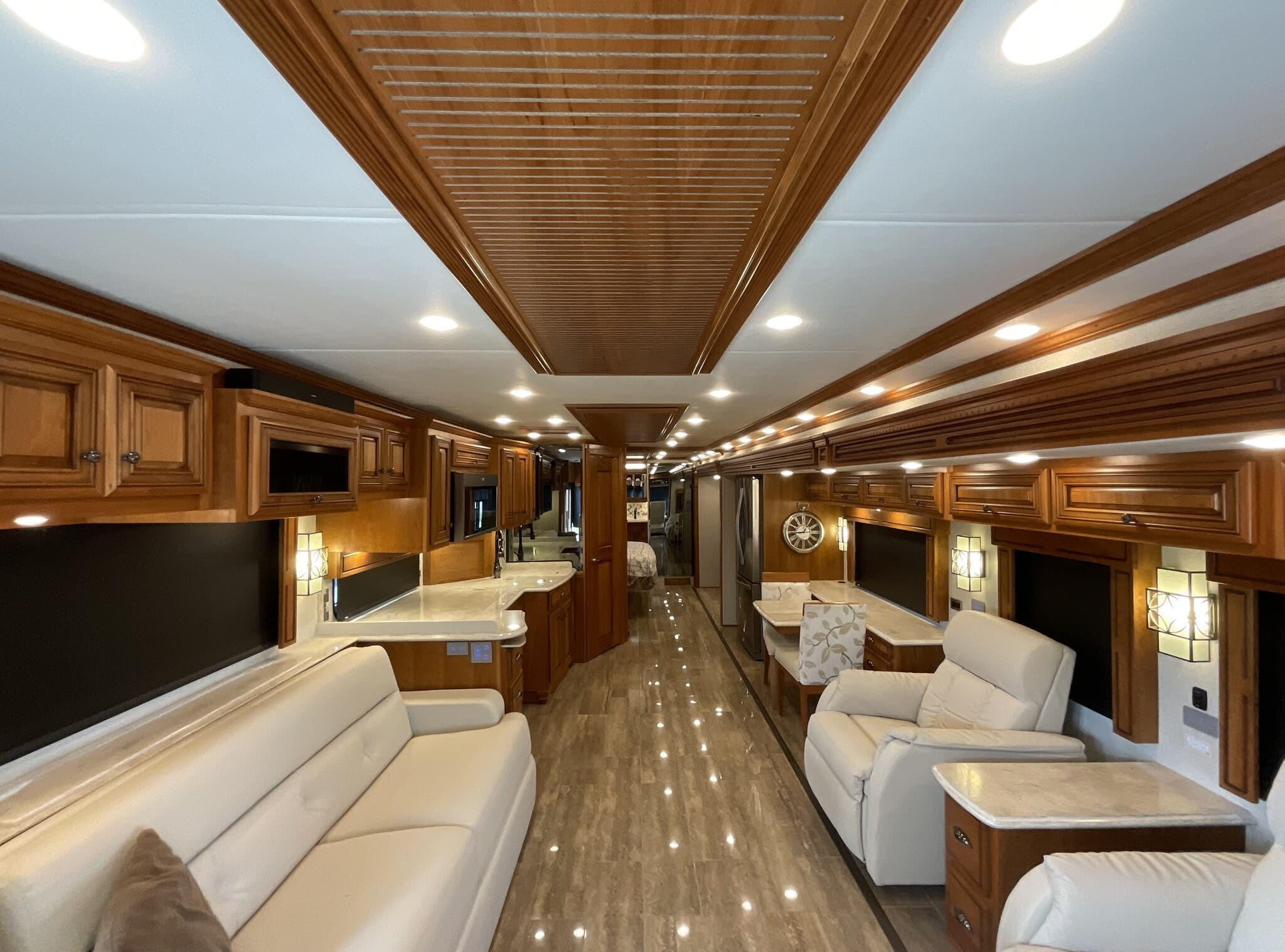 2019 Newmar Dutch Star 4018 - Image 38