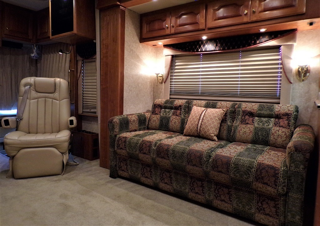 2005 Country Coach Allure 470 Series Mckenzie Bridge - Image 39