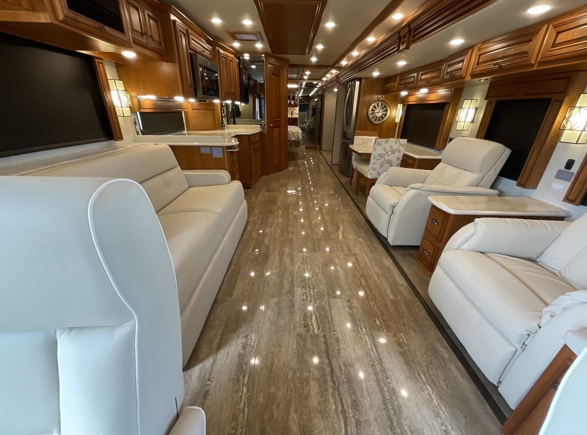 2019 Newmar Dutch Star 4018 - Image 39
