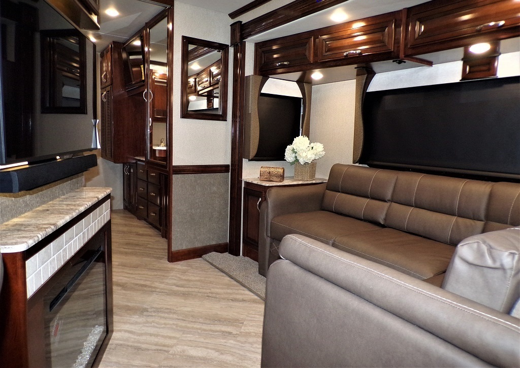 2019 Fleetwood Bounder 35K - Image 37