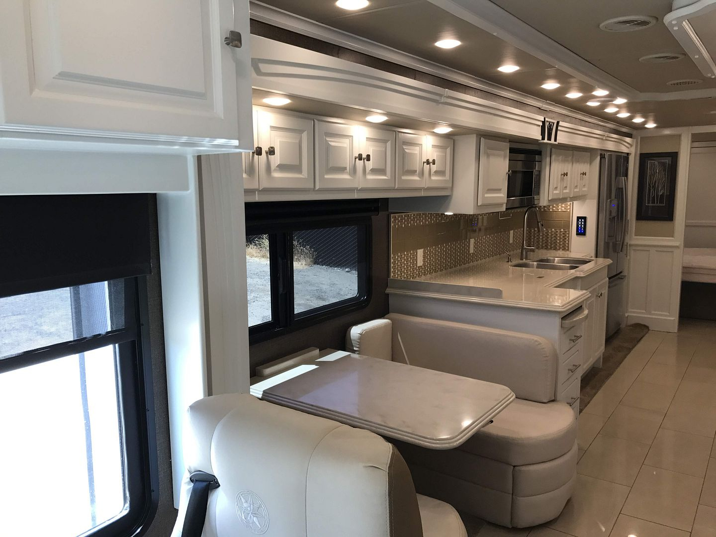 2016 Tiffin Phaeton 40AH - Image 42