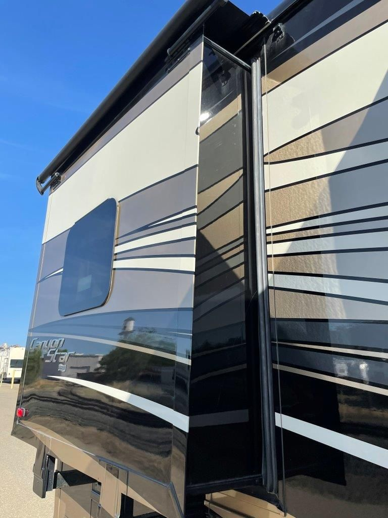 2016 Newmar Canyon Star 3911 - Image 41