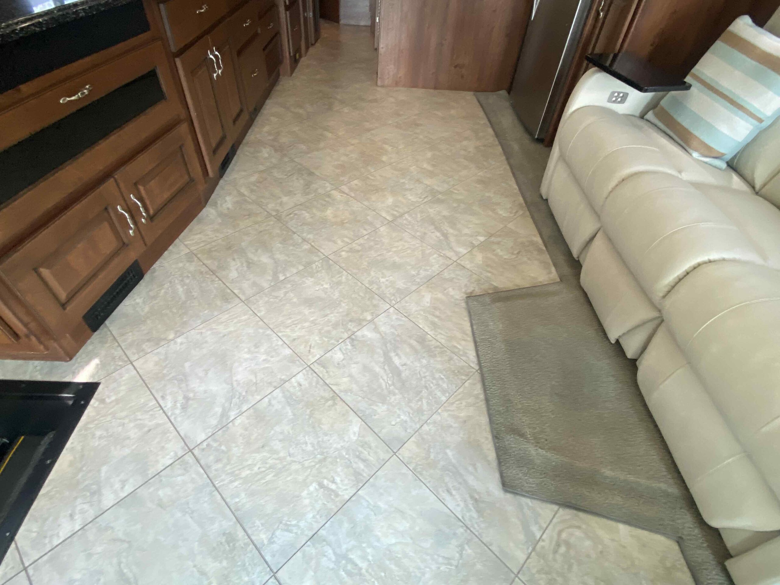 2013 Fleetwood Excursion 33A - Image 41