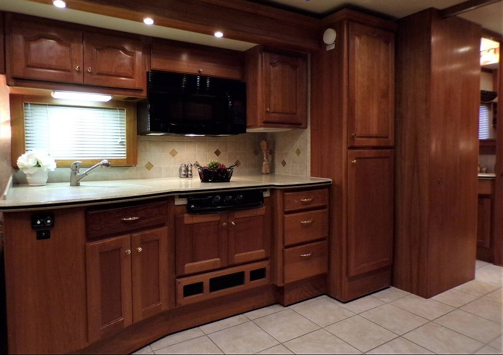 2005 Country Coach Allure 470 Series Mckenzie Bridge - Image 40