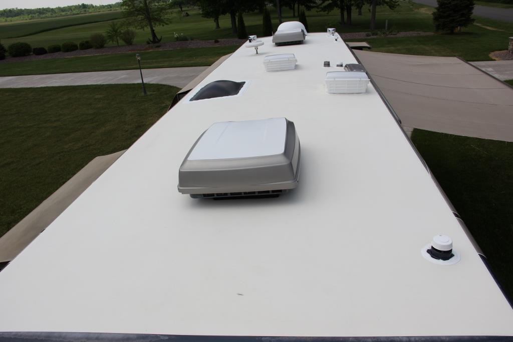 2004 Country Coach Intrigue Suite Escape - Image 19