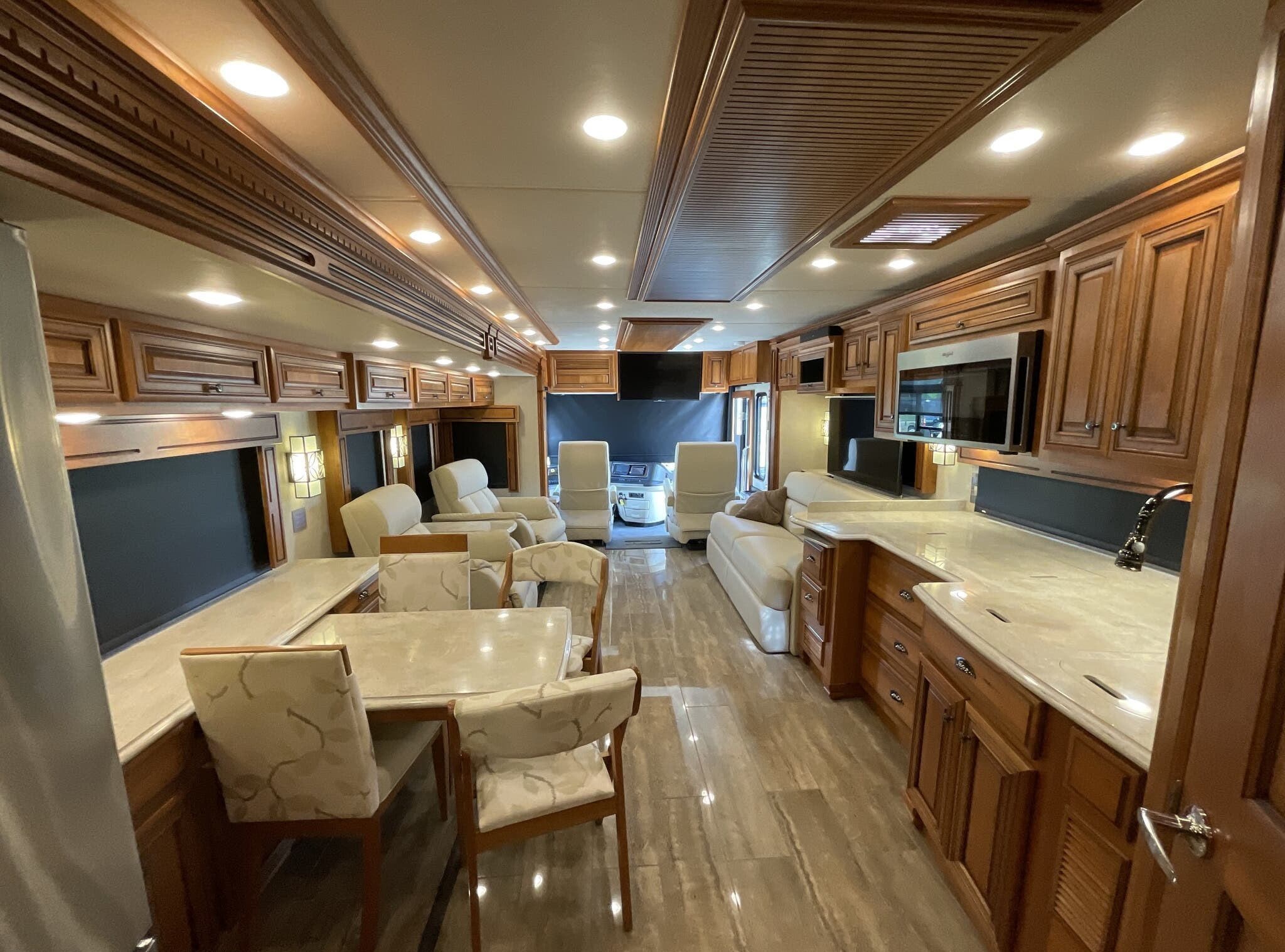 2019 Newmar Dutch Star 4018 - Image 40