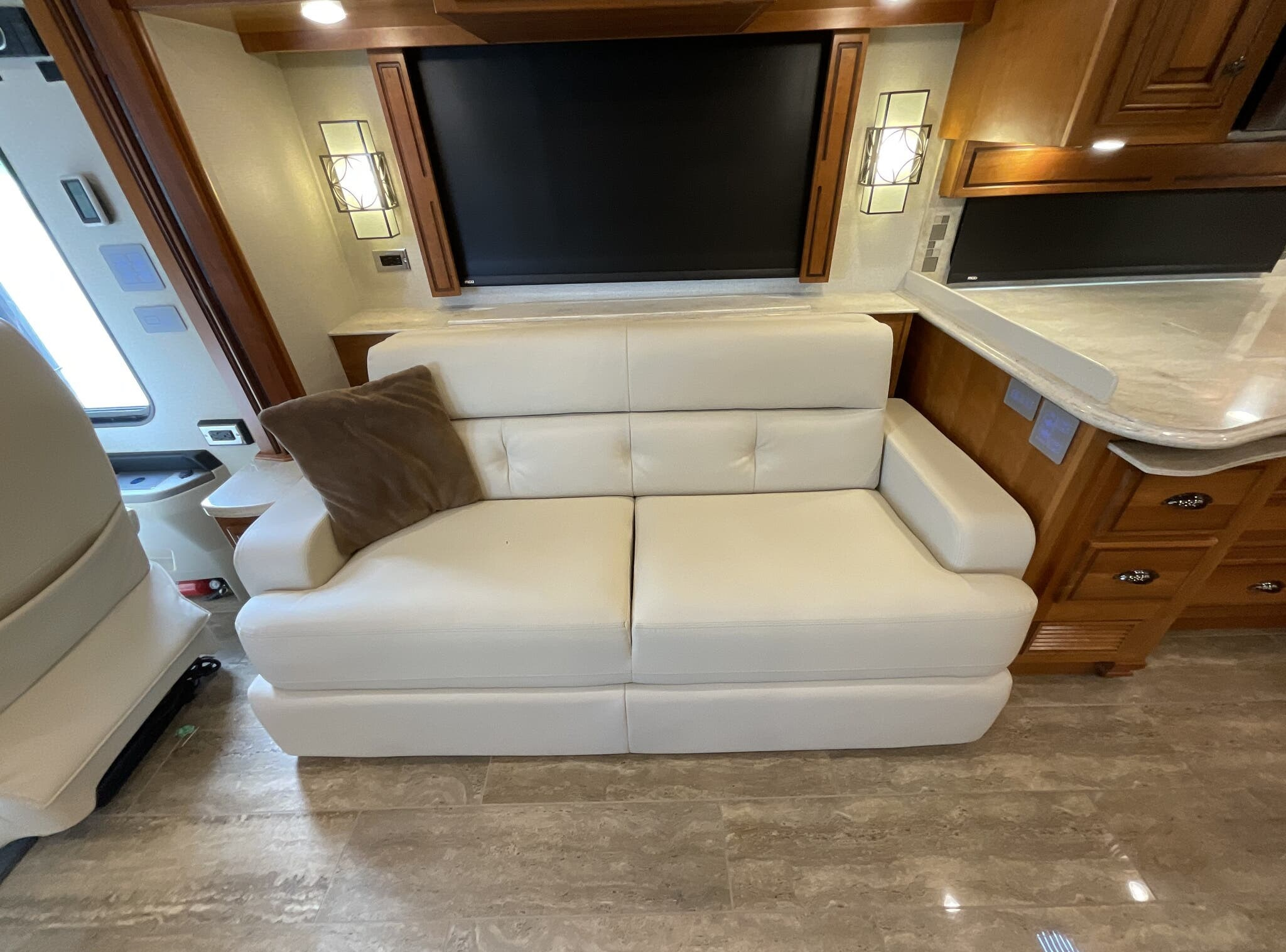 2019 Newmar Dutch Star 4018 - Image 41