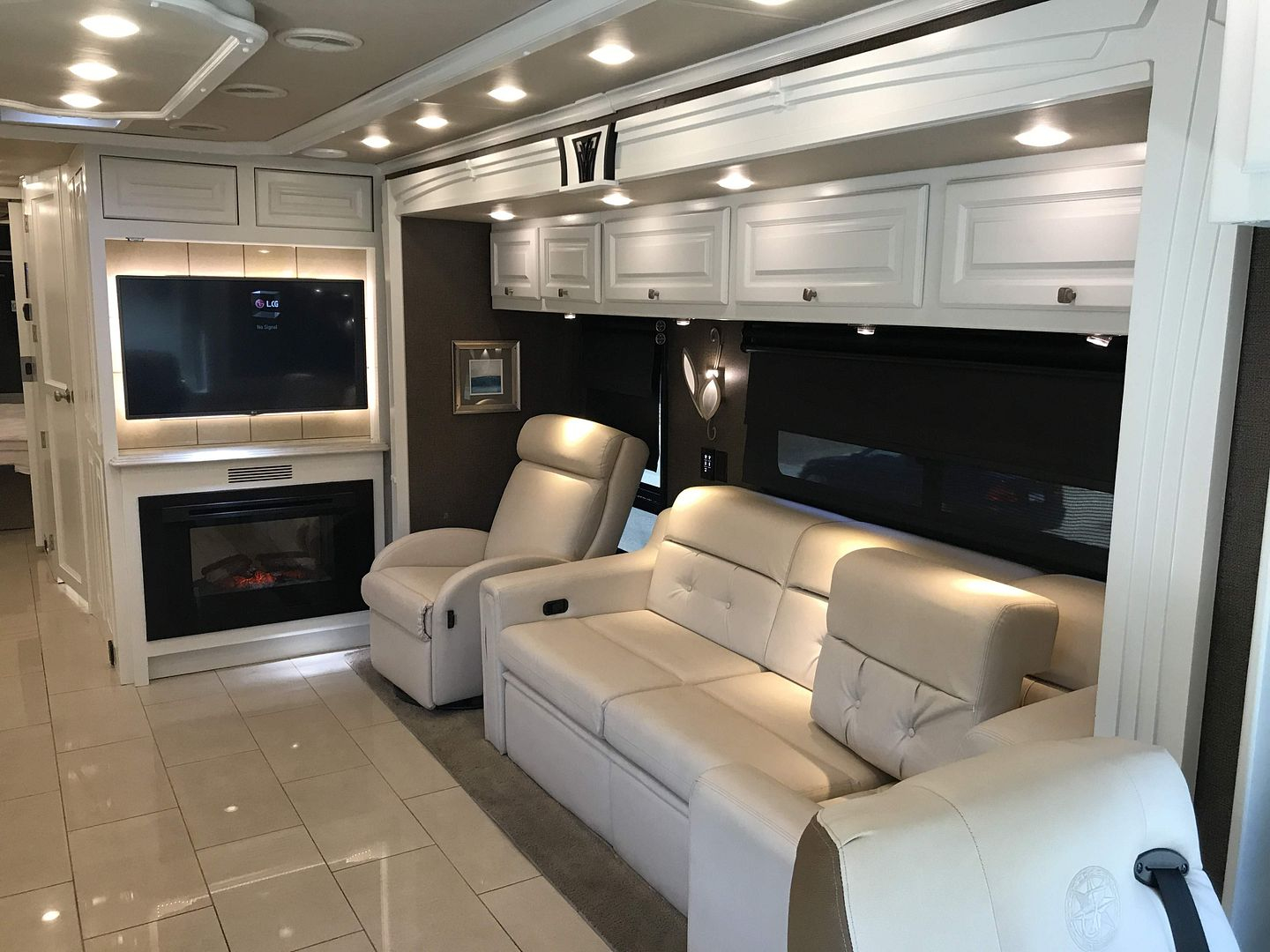 2016 Tiffin Phaeton 40AH - Image 44