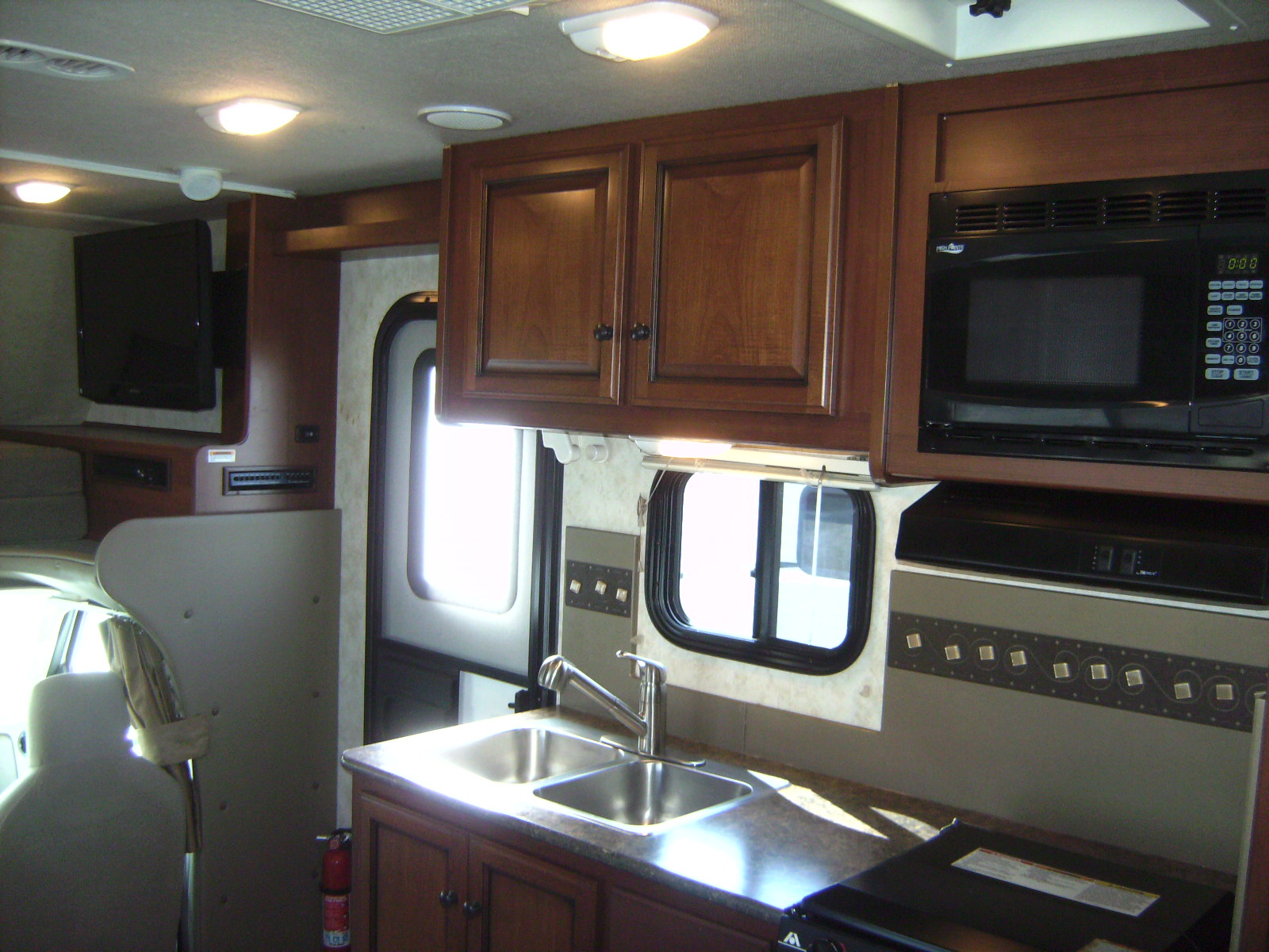 2012 Fleetwood Jamboree Sport 28Z - Image 40