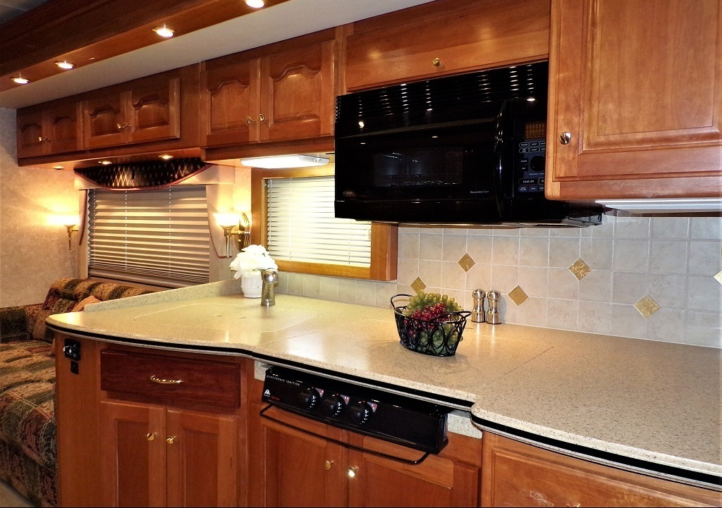 2005 Country Coach Allure 470 Series Mckenzie Bridge - Image 42