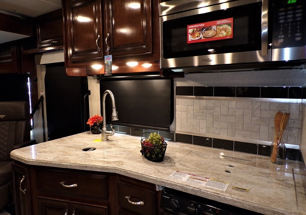 2019 Fleetwood Bounder 35K - Image 40