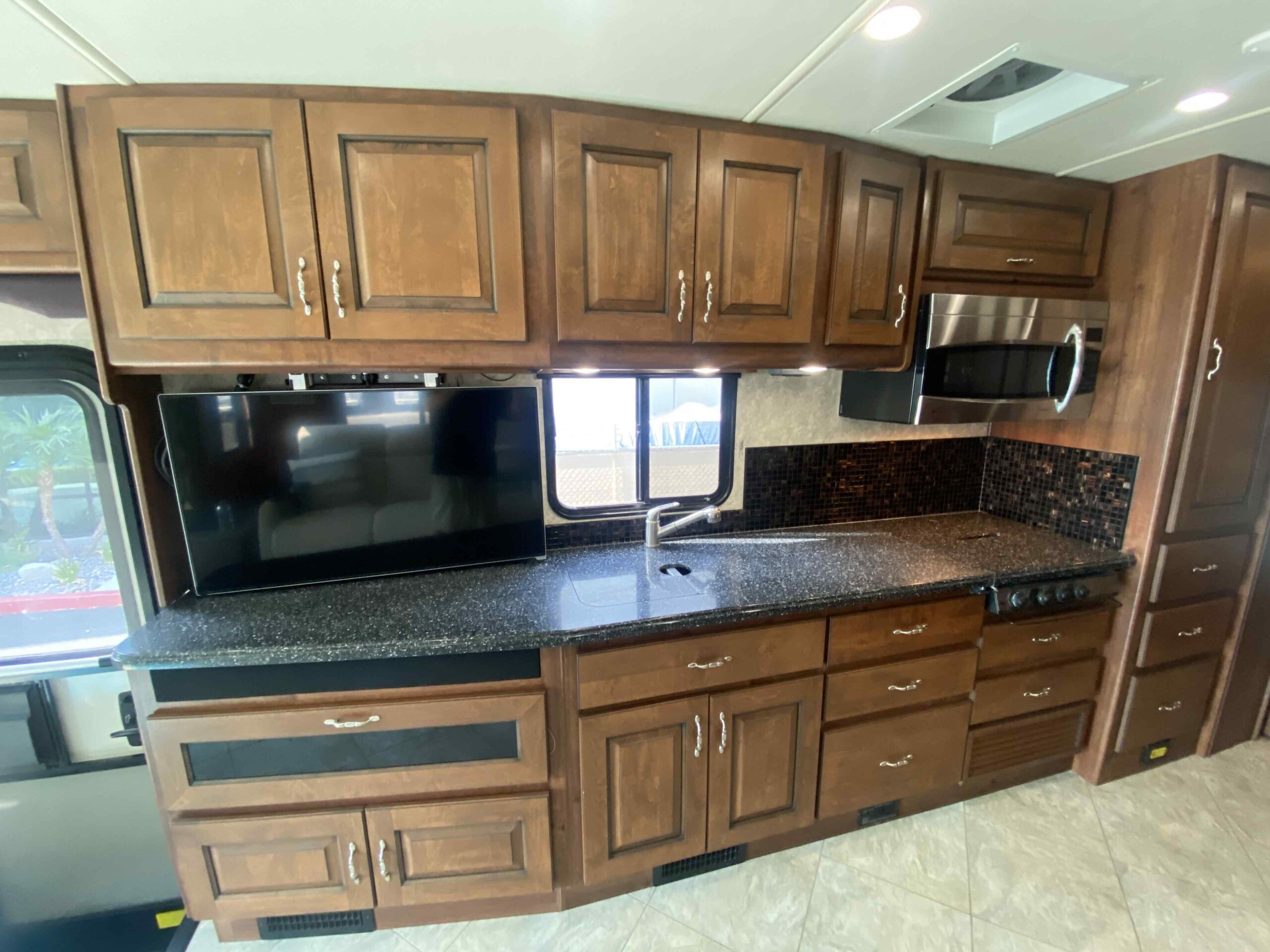 2013 Fleetwood Excursion 33A - Image 44