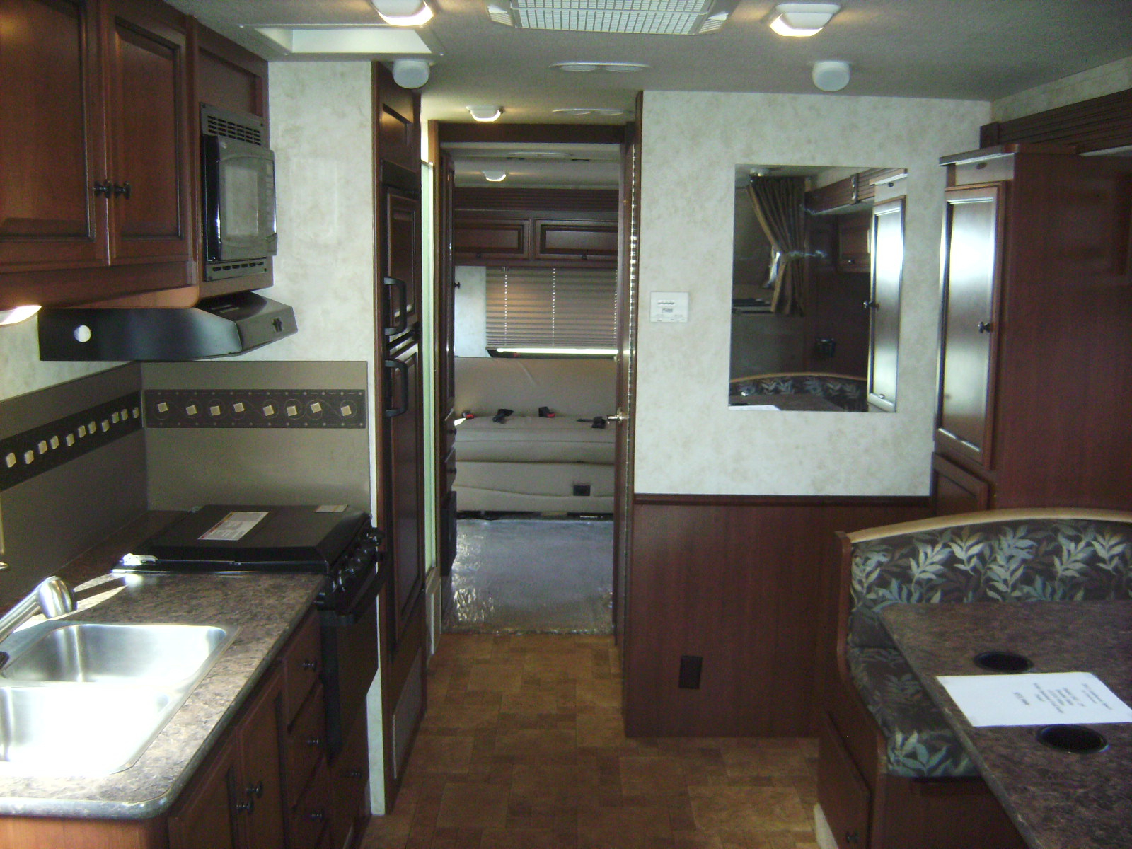 2012 Fleetwood Jamboree Sport 28Z - Image 41