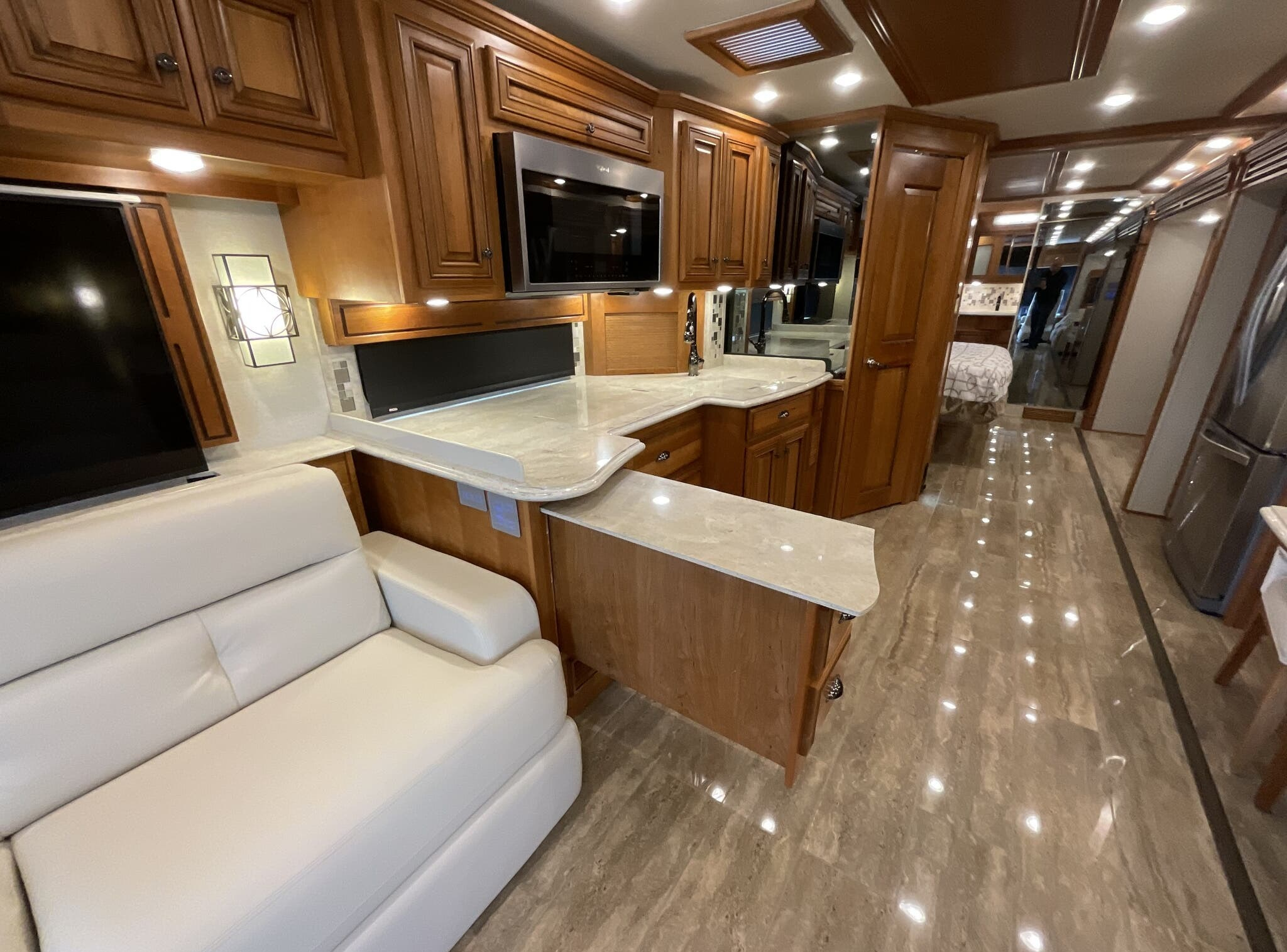 2019 Newmar Dutch Star 4018 - Image 43