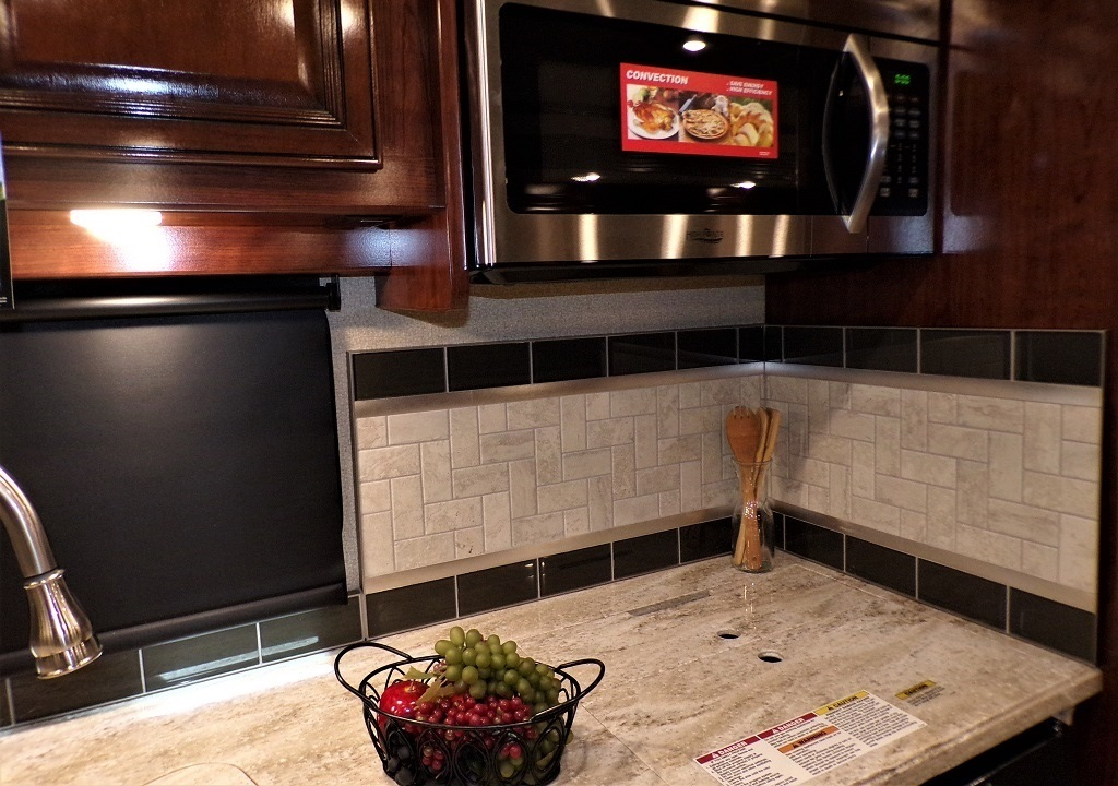 2019 Fleetwood Bounder 35K - Image 41