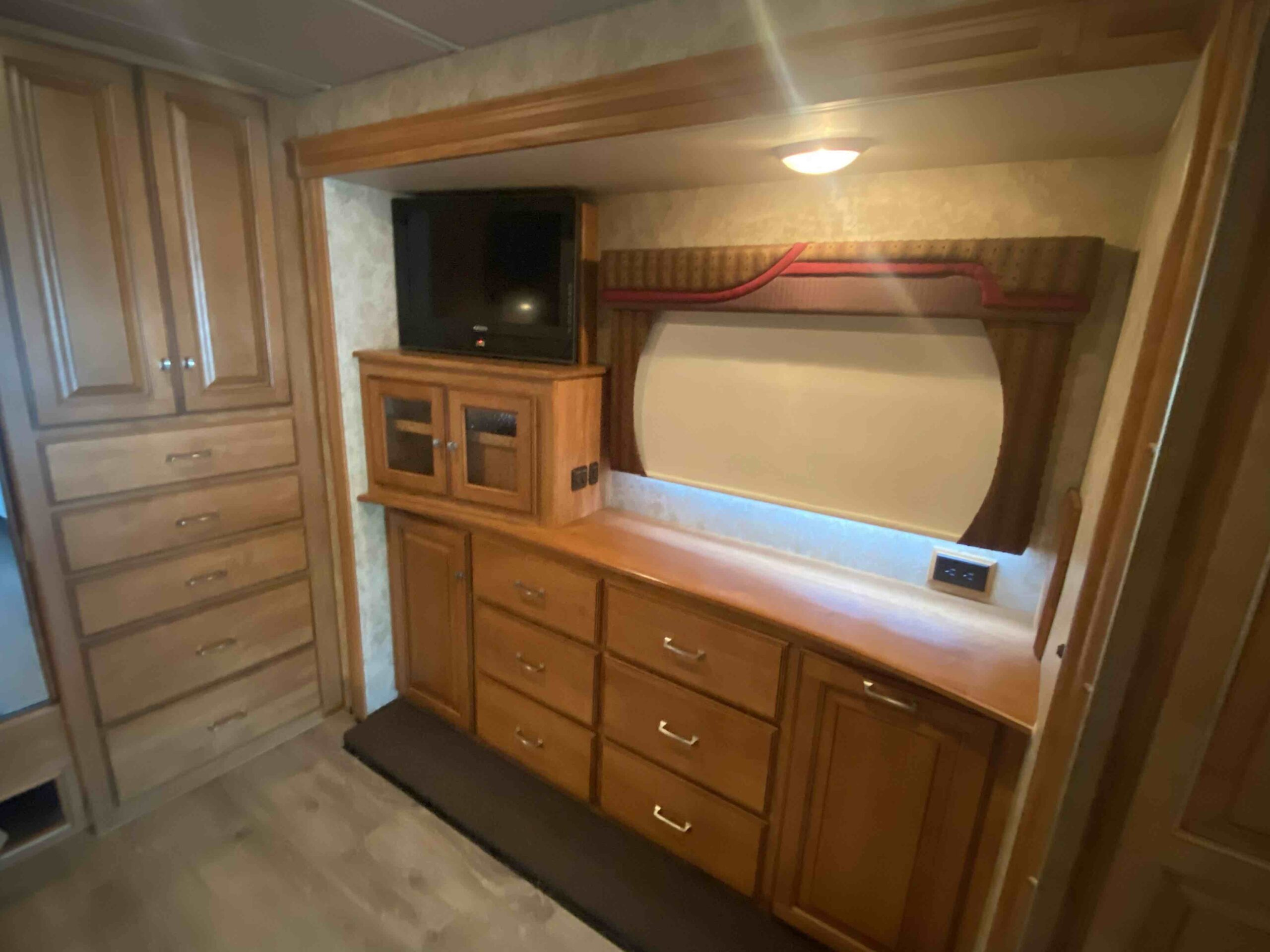 2011 Itasca Suncruiser 35P - Image 43