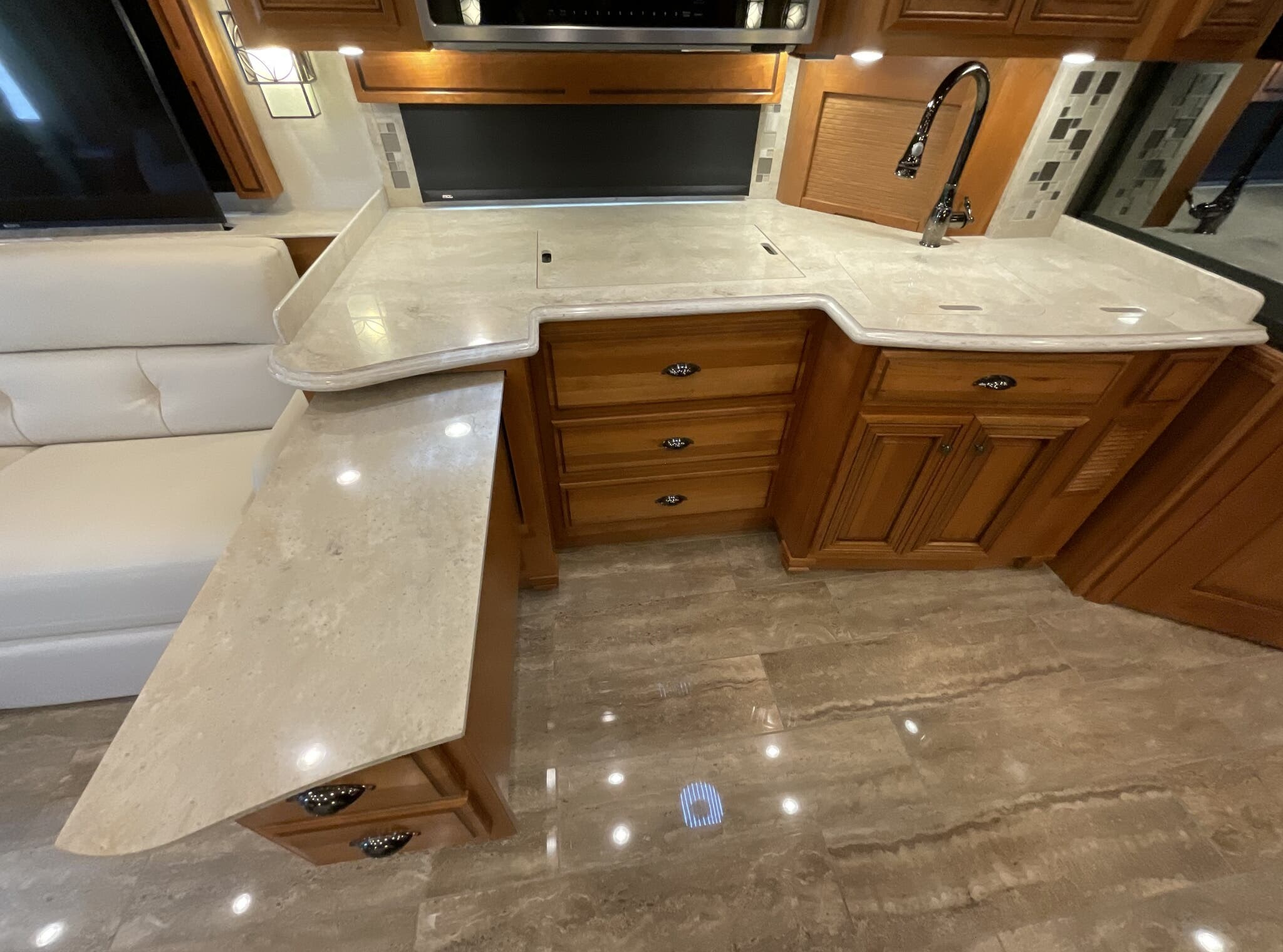 2019 Newmar Dutch Star 4018 - Image 46