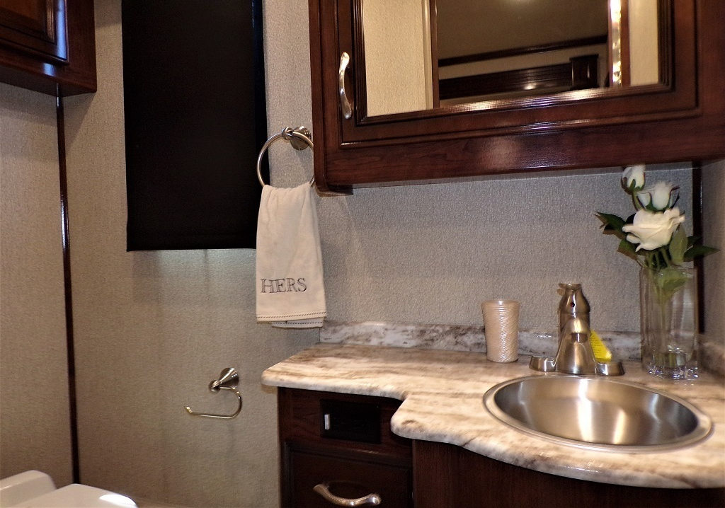 2019 Fleetwood Bounder 35K - Image 44